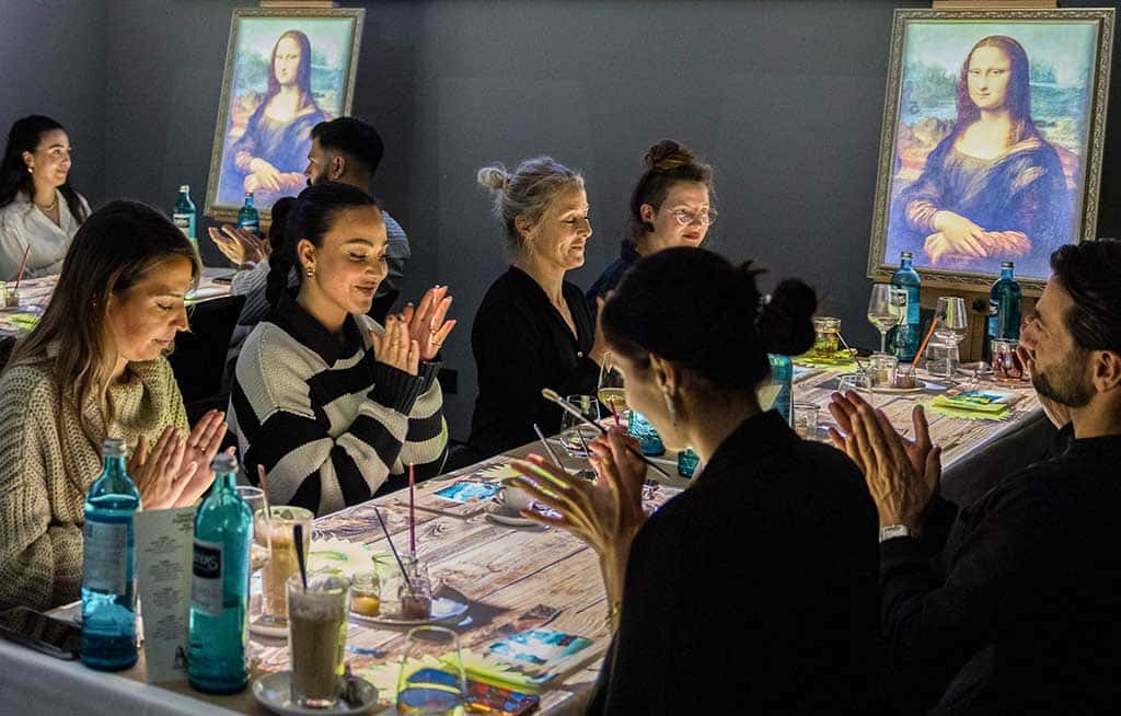 神戸ANAクラウンホテルで没入型アートダイニング『7 Paintings』開催