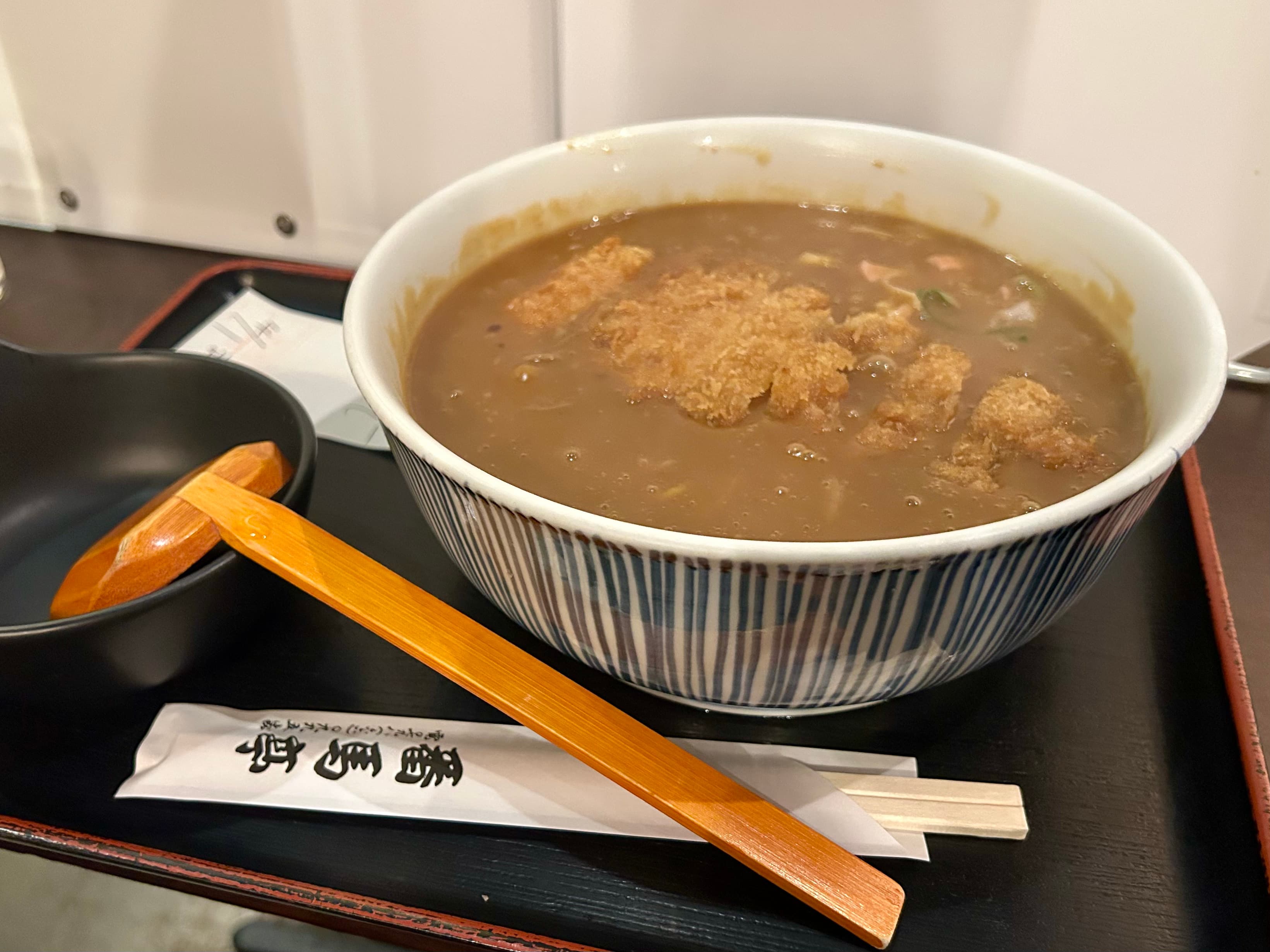 西宮北口駅近「番馬亭」並んででも食べたいカツカレーそば体験記のイメージ画像