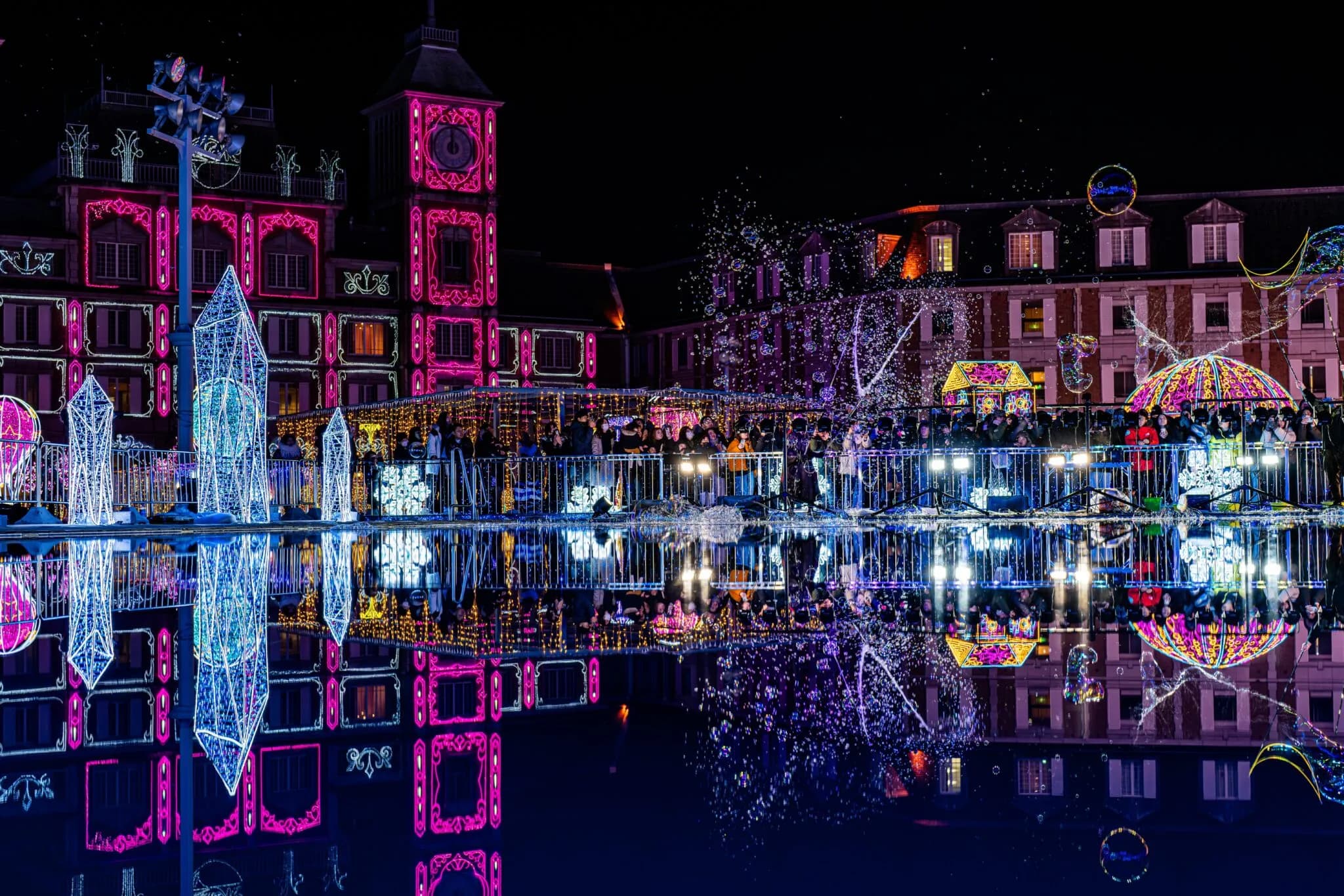光の庭園で年越し!神戸イルミナージュ カウントダウンで感動のドローンショーのイメージ画像