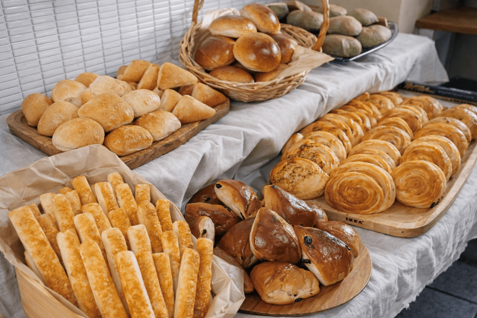 尼崎キューズモールに「バケット」3/24オープン!焼きたてパン食べ放題のイメージ画像