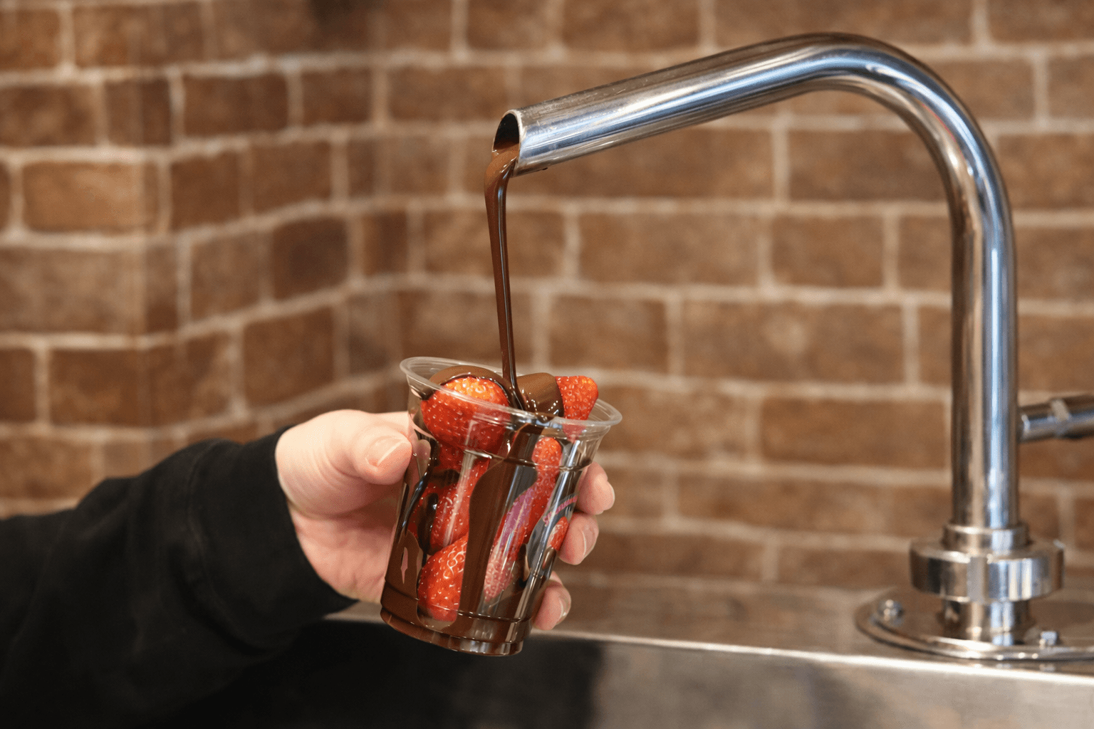 原宿発!とろける苺チョコ「Strawberry choco」神戸初上陸のイメージ画像